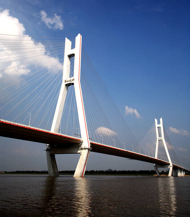 Yangtze River bridge, Jun Shan, Wuhan