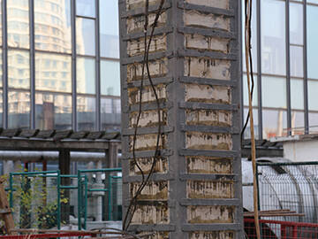 Укрепление школьной колонны от землетрясений стальным уголком и углепластиком