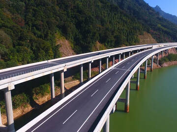 Ремонт трещин на мосту с помощью инъекционного клея для трещин