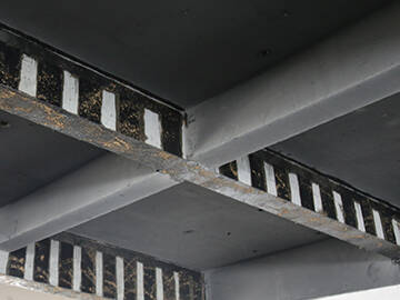 Бетонная балка, армированная углеродным волокном