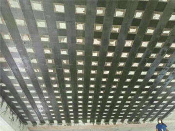 Армирование трещин в бетонных плитах с помощью системы из армированного волокном полимера (FRP)