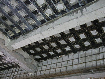 Обертывание балки и плиты полимером, армированным углеродным волокном