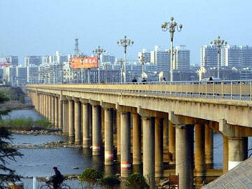 Армирование стальной пластиной моста И Лунвань с помощью перфузионного клея