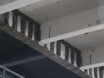 Обертывание бетонных балок углеродным волокном для повышения несущей способности